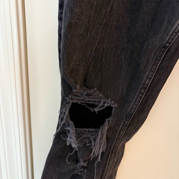 Abercrombie & Fitch Women’s Black Distressed High Rise Mom Jeans - Picture 8 of 8